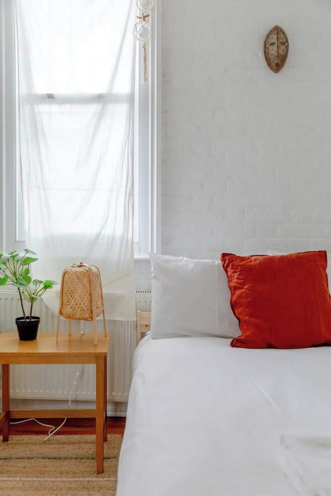 Фото Stylish & Spacious 1bd Flat - Dalston