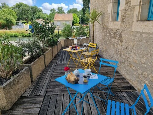 Внешний вид отеля Hôtel au Marais в Кулоне, фото 3