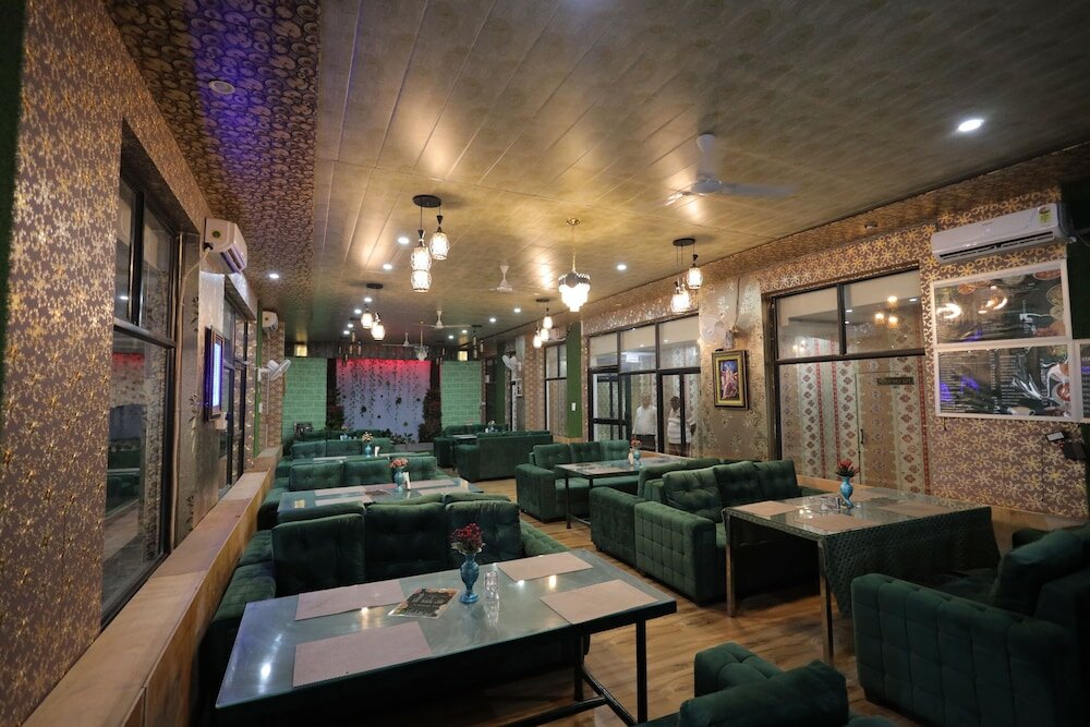 Фото Tulsi Garden - Near Prem Mandir Vrindavan