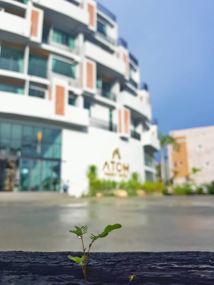 Фото Atom Phuket Hotel