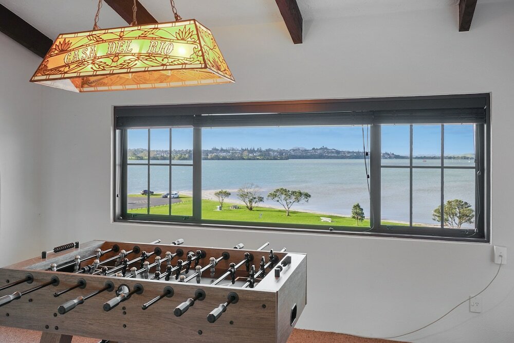 Фото Magnificent Beachfront Mansion - Pool