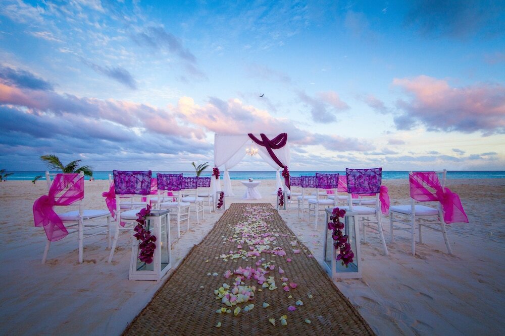 Фото Park Royal Beach Cancún - All Inclusive