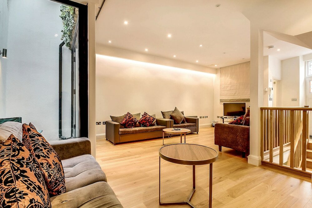 Фото Pont Street Mews Townhouse