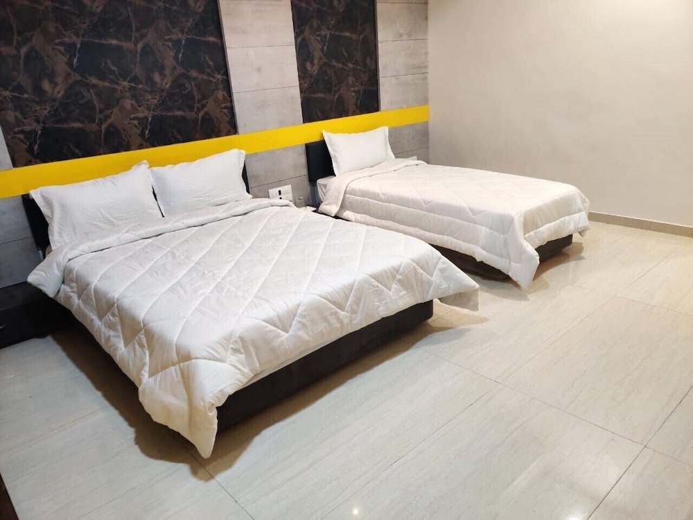 Фото Hotel The Grand Takshak