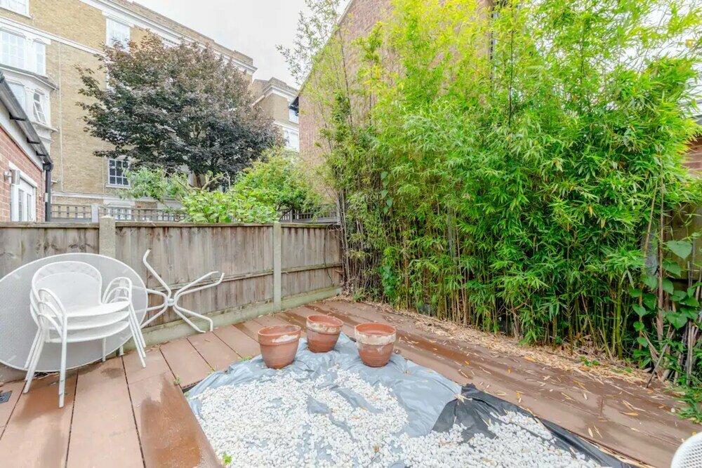 Фото Bright and Inviting 2bd House - Bethnal Green