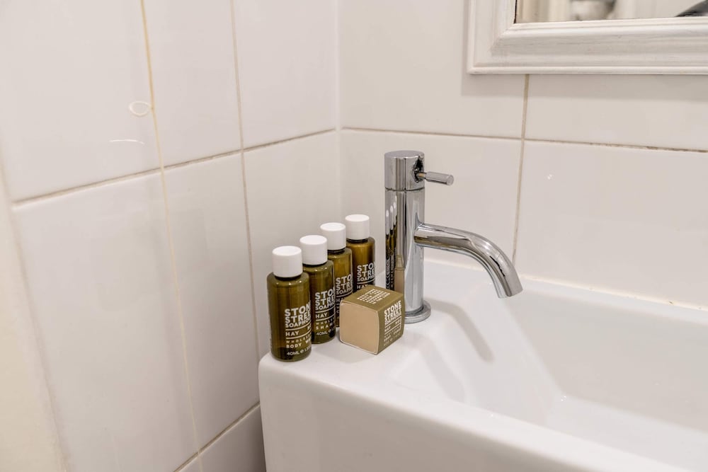 Фото Gorgeous Putney Flat