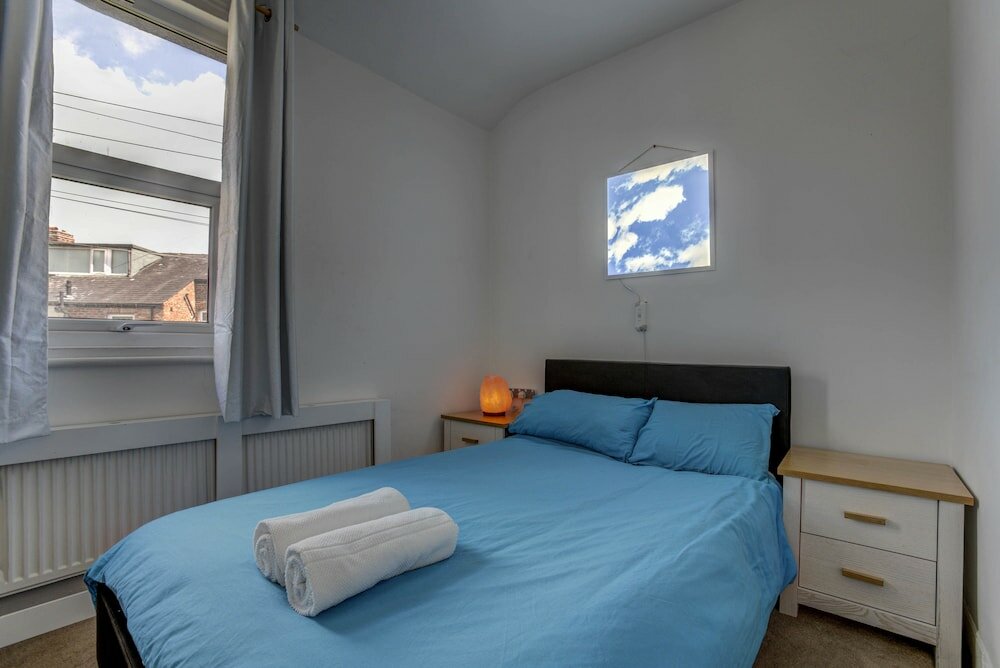 Фото Levenshulme Self-Catering Townhouse