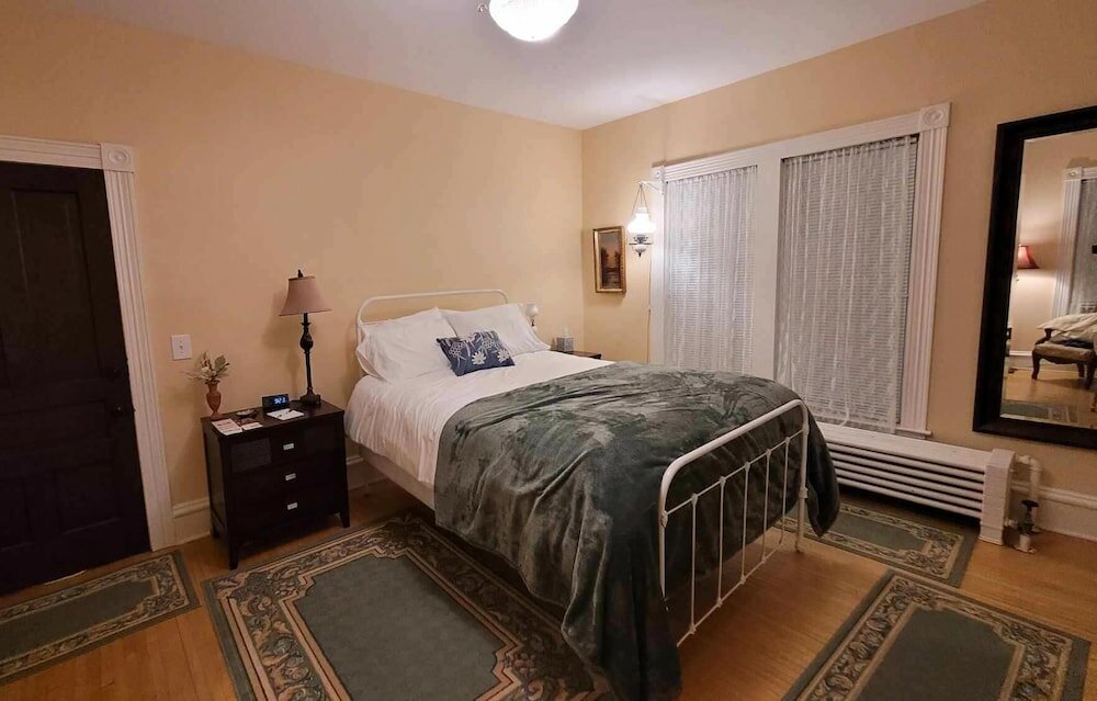 Фото Oaklawn Inn LLC