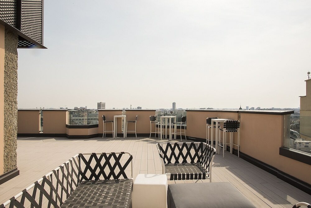 Фото Easyhomes - Central Tower