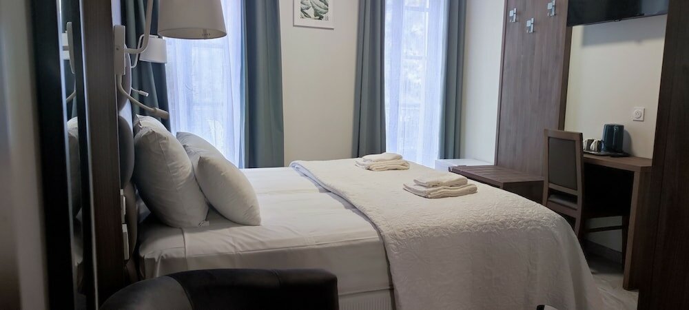 Фото Square Hôtel - Nimes