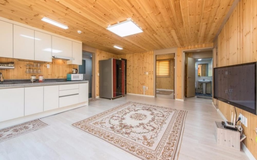 Фото Geochang Windmill Village Pension