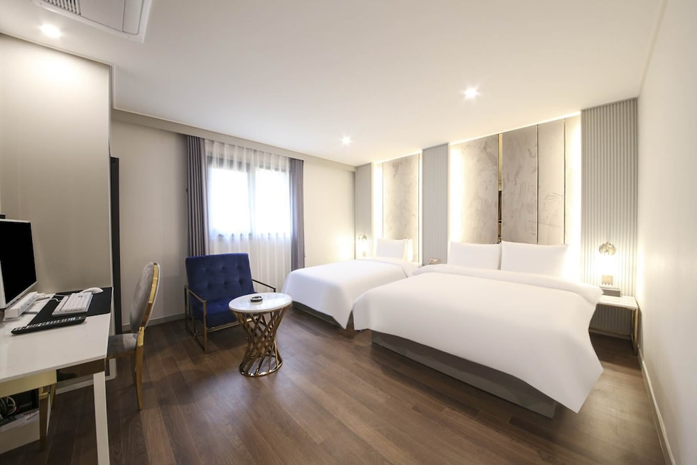 Фото Denbasta Signature Hotel