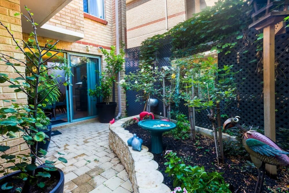 Фото Character 3 Bedroom Home With Pool and Balcony