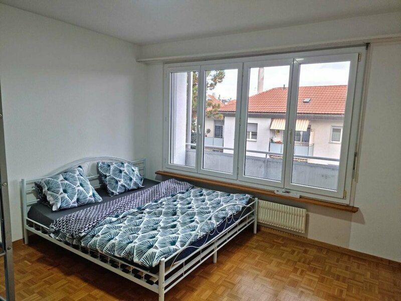 Гостиница Entire Flat Close to Airport, Train, Center for 7