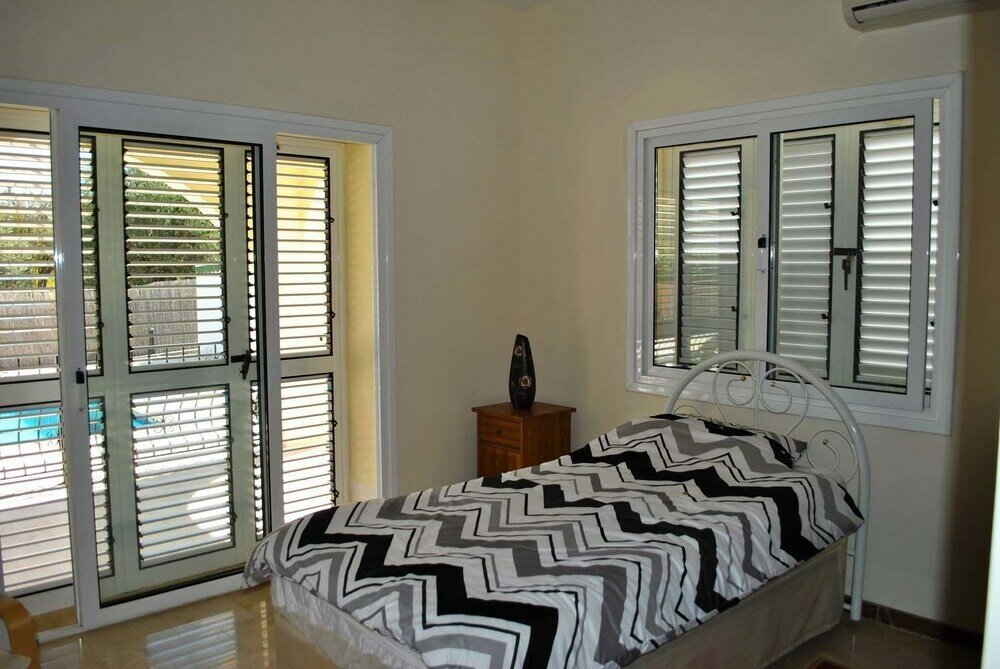 Фото Villa Thornburry by Amy Villas