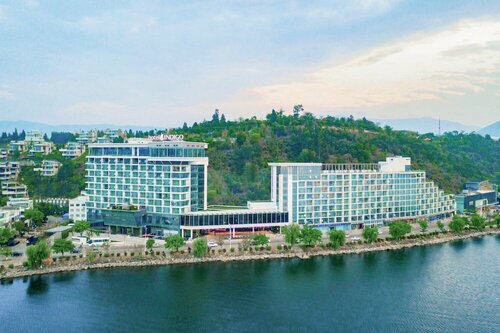 Гостиница Hotel Indigo Dali Erhai в Юньнани
