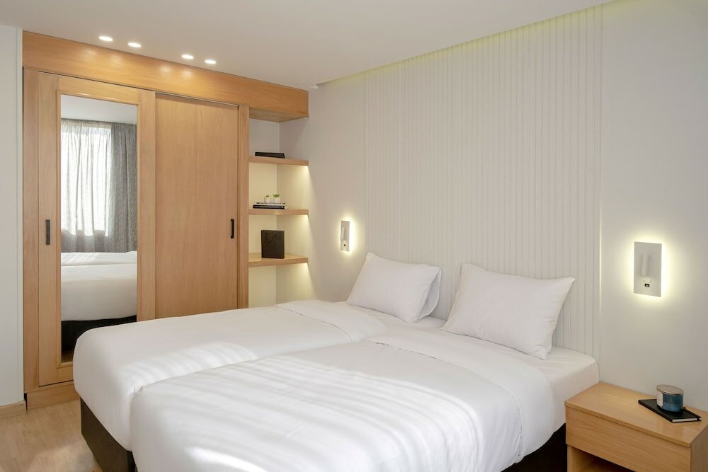 Фото Parkside Boutique Furnished Apartments