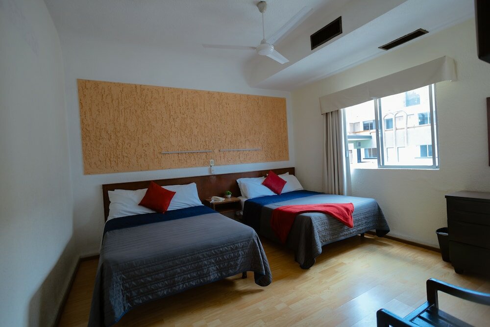 Фото Hotel Zacatecas Courts