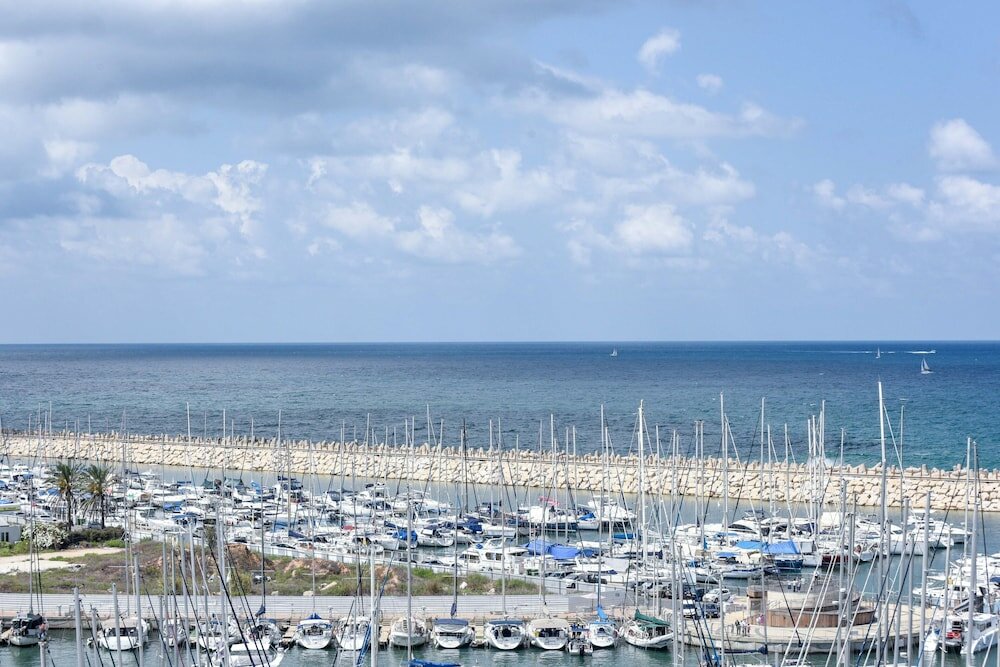 Фото Deluxe 2 Bedroom Apartment in Herzylia