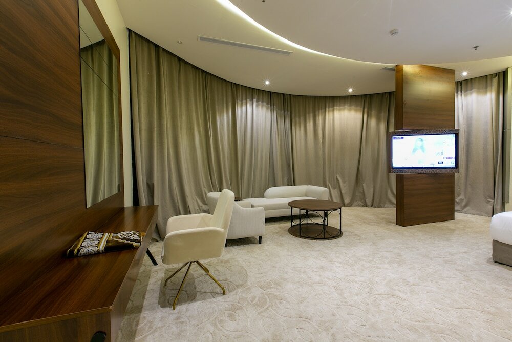 Фото Zara Suites Hotel