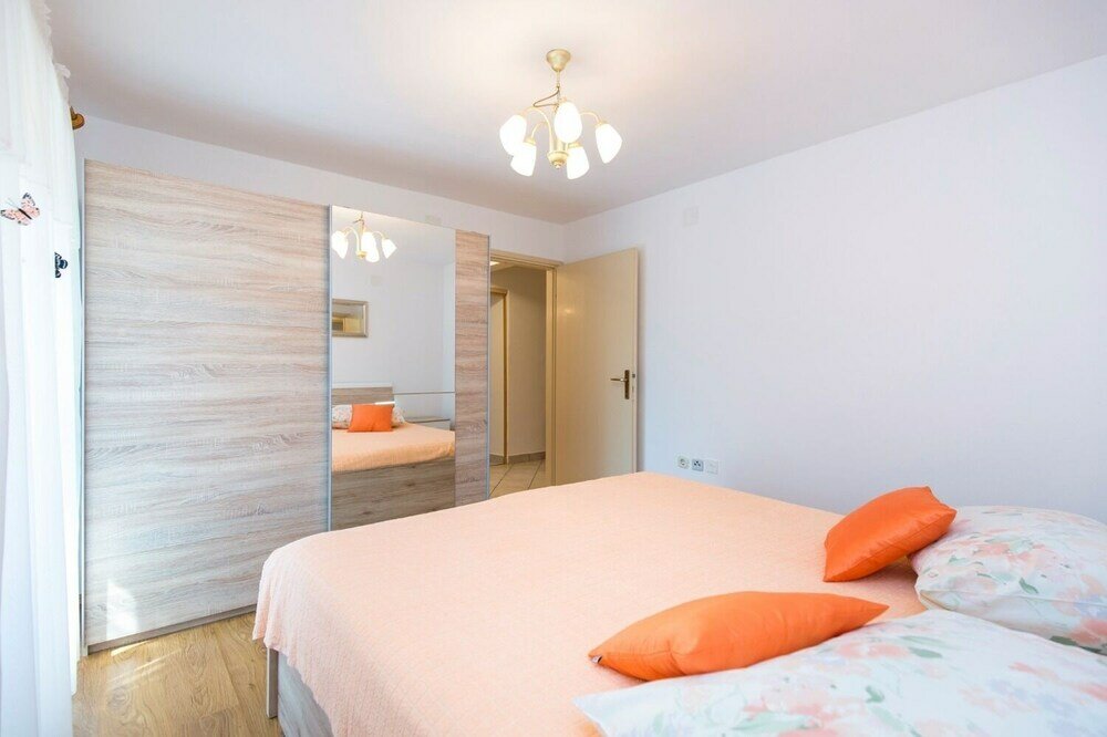 Фото Josip - Private Swimming Pool - H