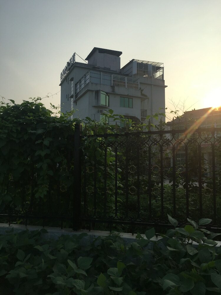 Фото Julians Country Inn