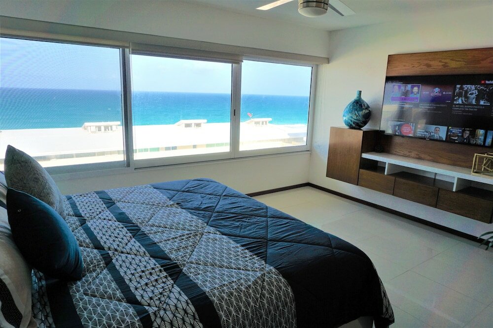 Фото Beachfront Penthouses at Brisas by The Spot