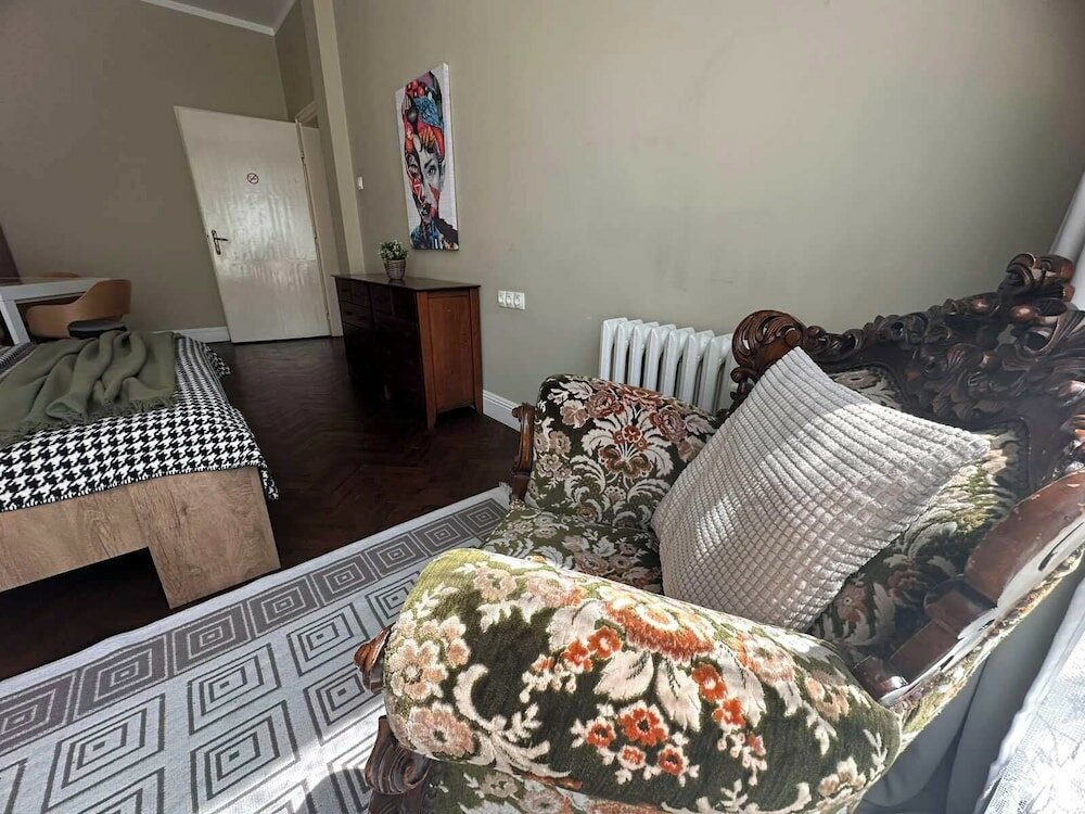 Фото 3 Bdr Top Center Artistic Apartment - 115 m2