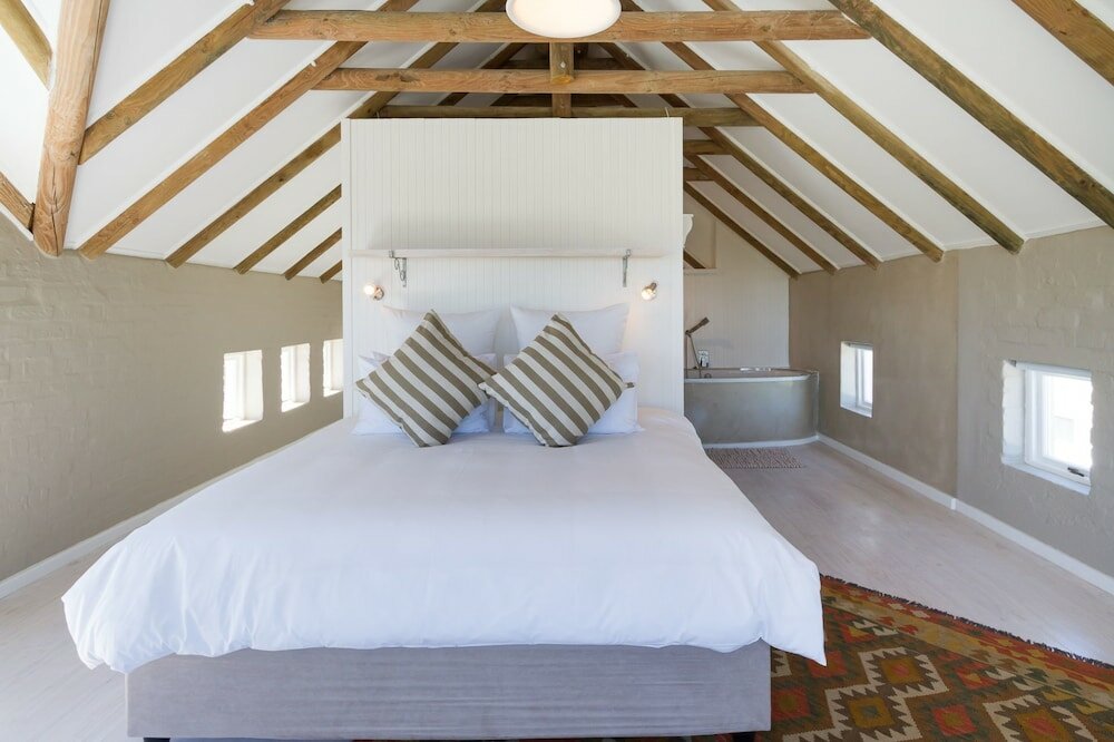 Фото Fin Whale Beach House