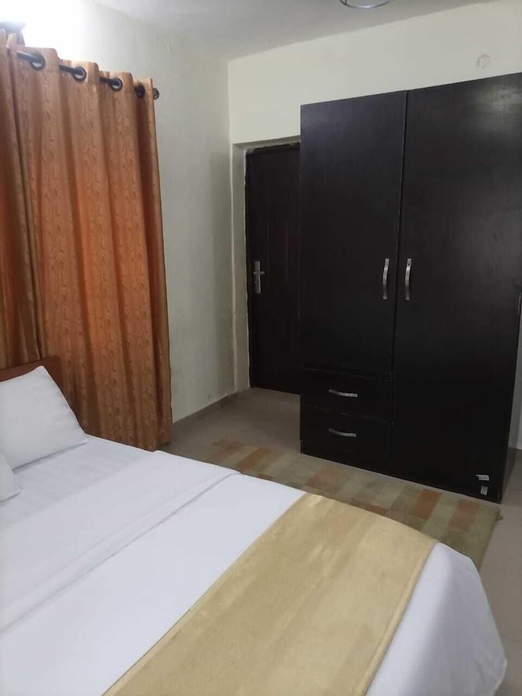 Фото Ajah Apartment & Suites