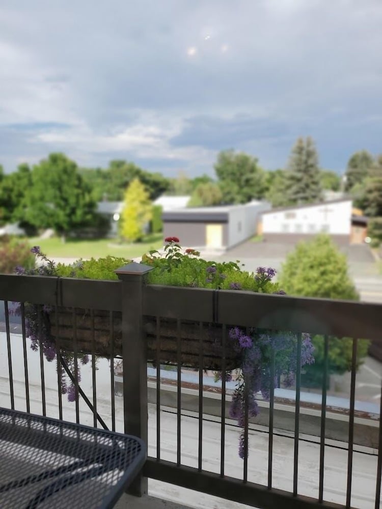 Фото Three Forks Lewis & Clark Motel