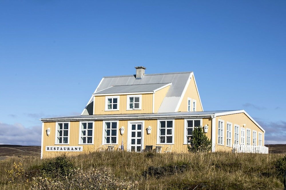 Фото Fosshóll Guesthouse
