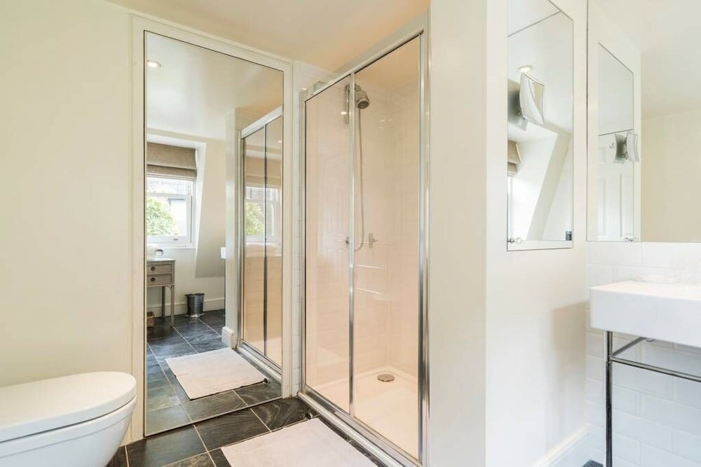 Фото Lovely 3 bedroom house South Kensington