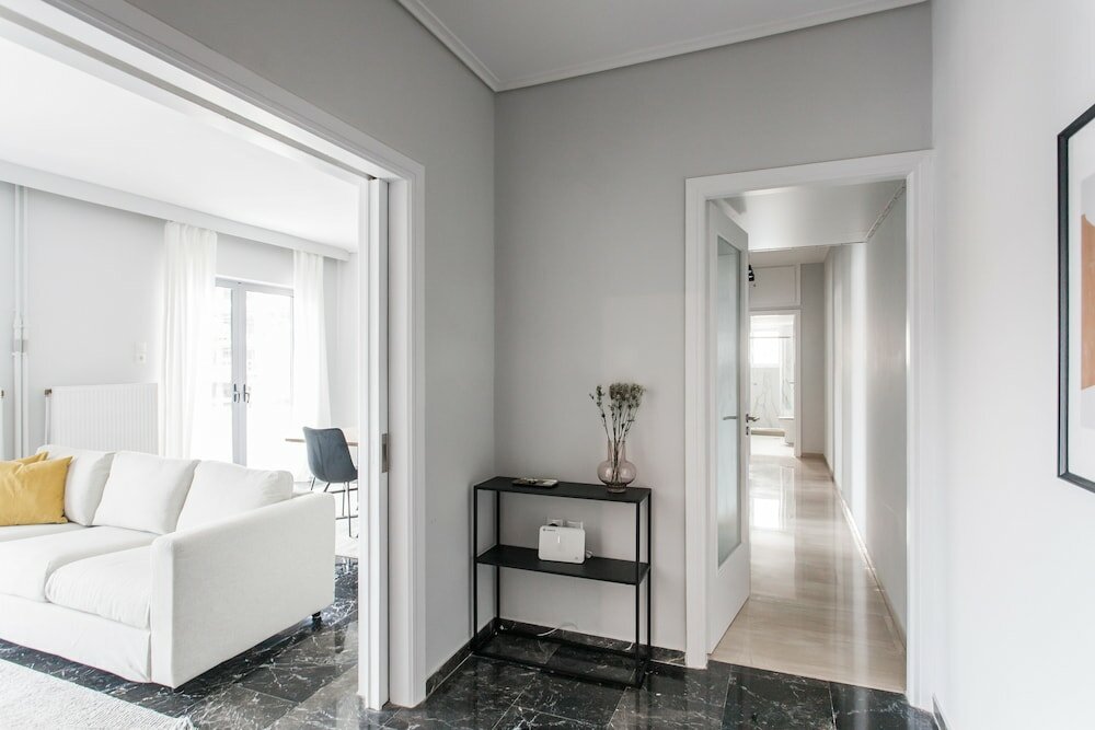 Фото Spacious & Airy 1 Bedroom Apartment near Helexpo