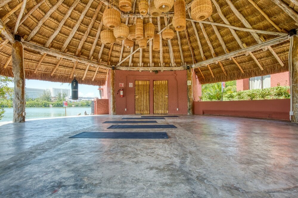 Фото Nílu Cancún Zona Hotelera by Selina