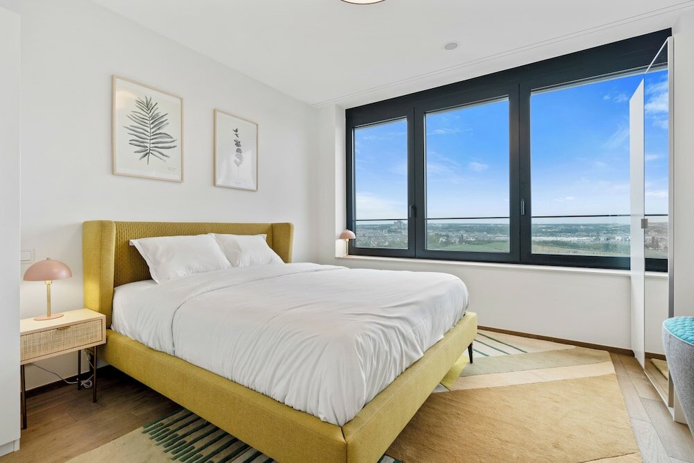 Фото Stylish Luxurious Apt w Pool & Gym Id214