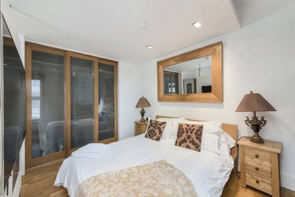 Фото Luxury Flat with Panoramic View of Piccadilly Circus