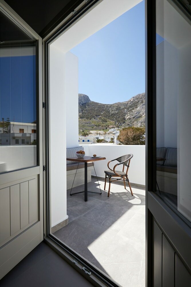 Фото Mountain and Sea Suites