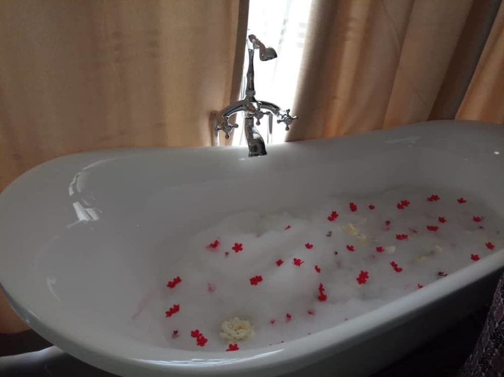 Фото Kaazi LakeFront Villas