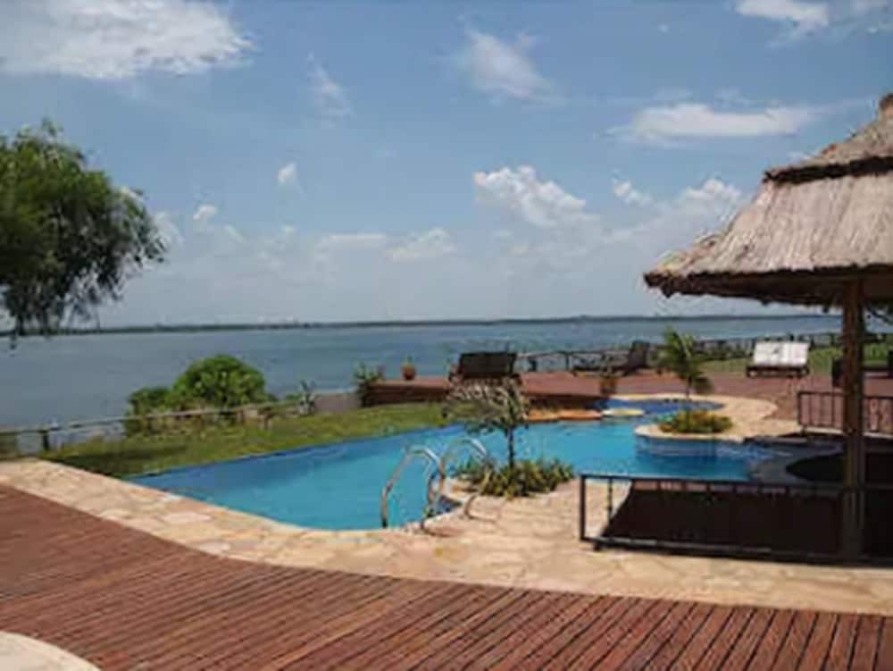 Фото Howard Johnson by Wyndham Express Inn Ituzaingo