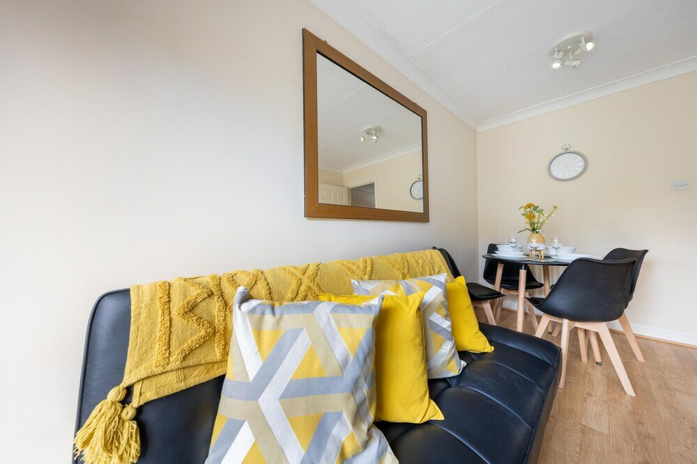 Фото Pierocks Wickets Luxury Entire House, Free Parking and Wi-fi in Maidenhead