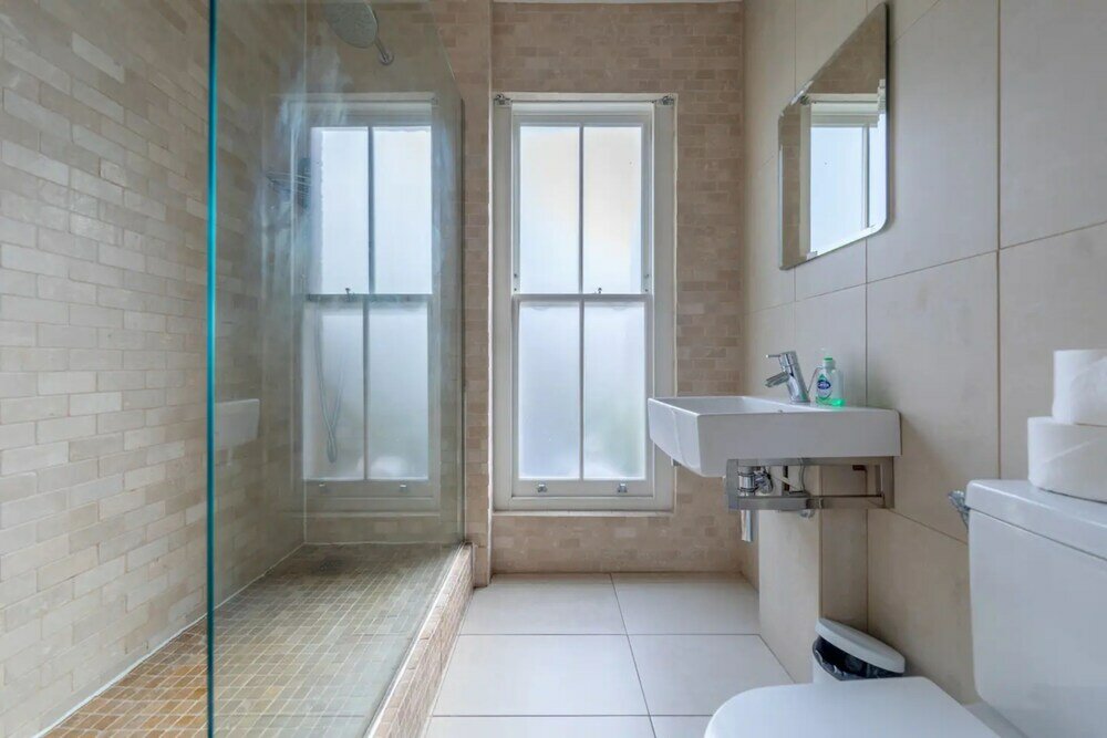 Фото Stylish 2 Bedroom Home in Islington With Garden