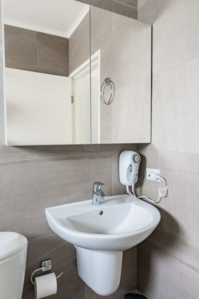 Фото The Palm Leaf Apartments