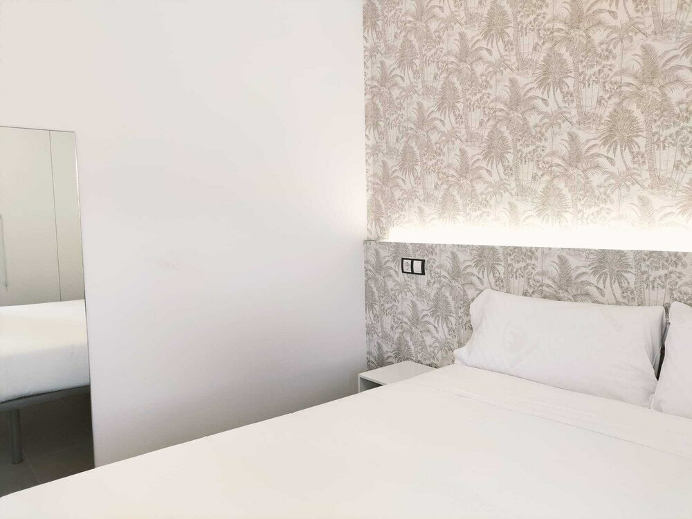 Фото Hostal Gonzala by gaiarooms