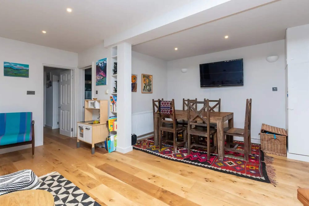 Фото Snug 2bd Flat in Ladbroke Grove