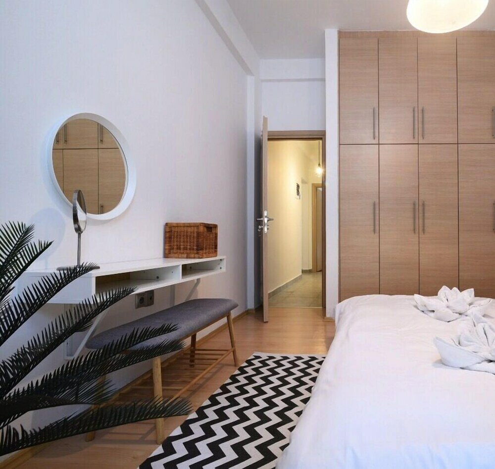 Фото New Apartment in the heart of Koukaki Orlof str