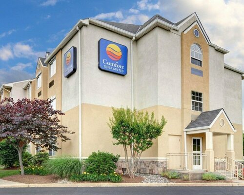 Гостиница Comfort Inn & Suites Airport Dulles - Gateway