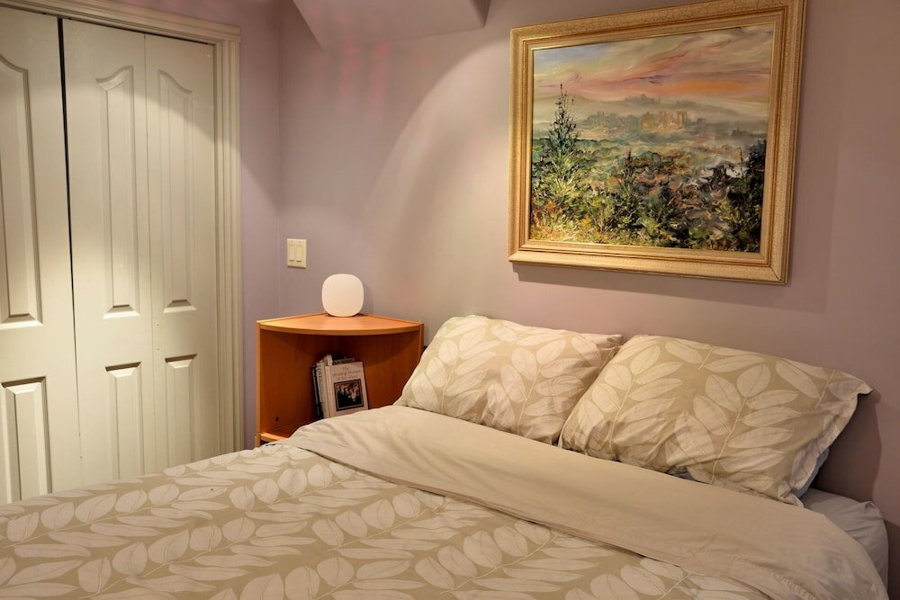 Фото Mediterranean Edmonton BnB