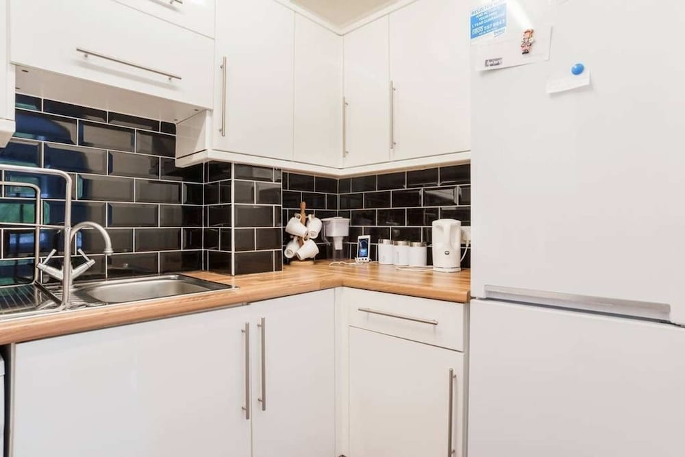 Фото Modern and Homely 2 Bedroom by Canary Wharf