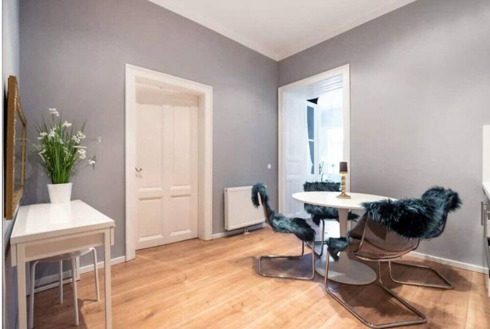 Фото Luxurious and Bright, 5 min walk to city center